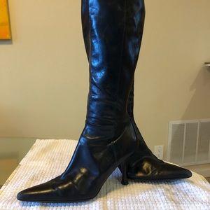 Stuart Weitzman ladies size 7 leather boots